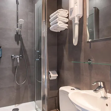 ホテル Coypel By Magna Arbor パリ