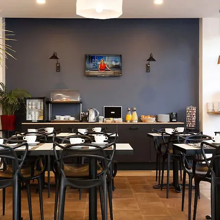 Coypel By Magna Arbor ホテル パリ